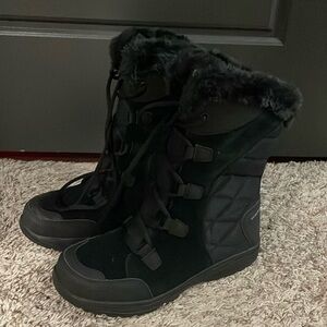 Women’s brand new Columbia waterproof black winter boots size 8